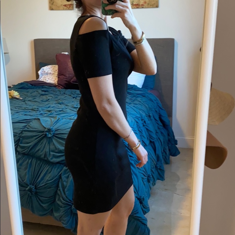 Black or green shoulder cut out dress - Picture 4 of 9